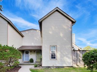 913 Campbell Dr, Gurnee, IL 60031