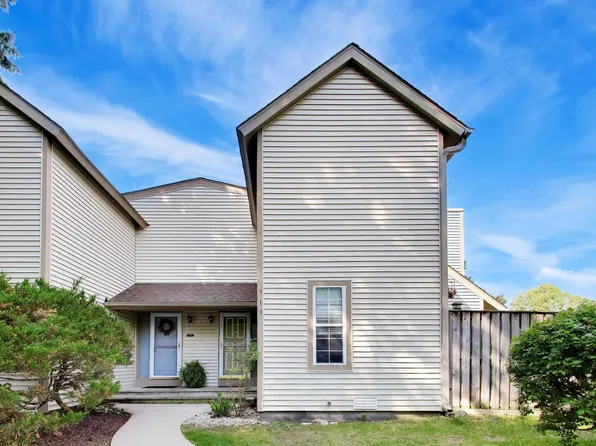913 Campbell Dr, Gurnee, IL 60031