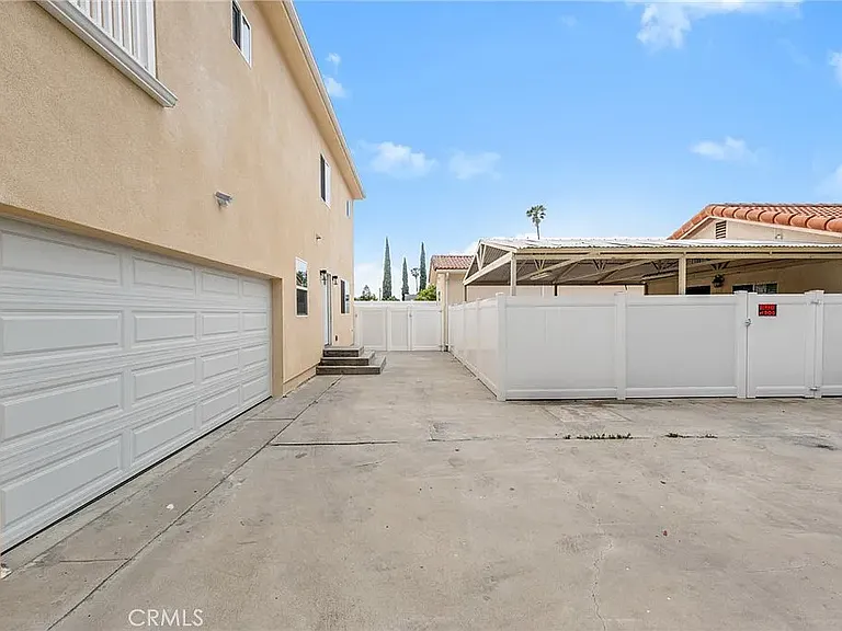 6744 Radford Ave — Photo 5