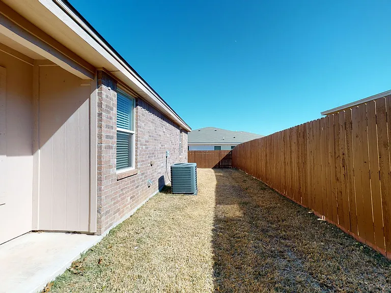 1705 Aztec Trce #B — Photo 2