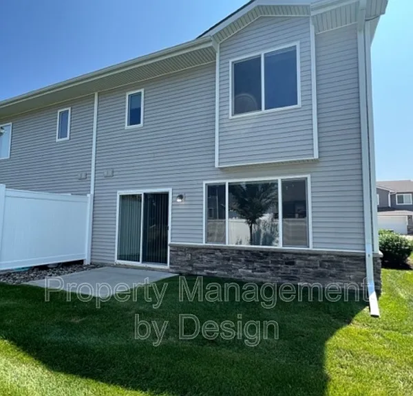 763 NE Macey Way — Photo 2