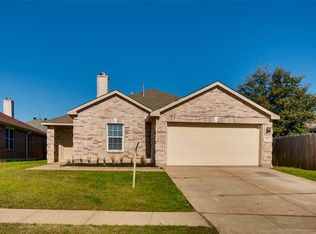 825 Hems Ln, Arlington, TX 76001