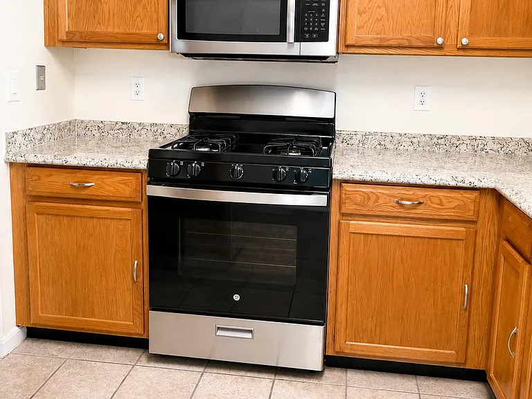 8809 Francisco Ct — Photo 7