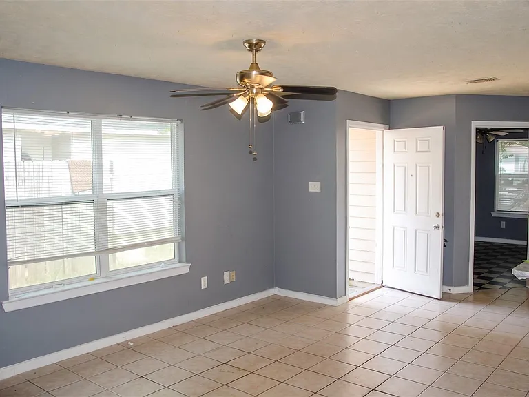 306 Willowick St — Photo 5