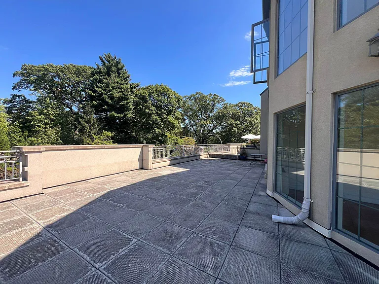 83-18 Talbot St #3A — Photo 6