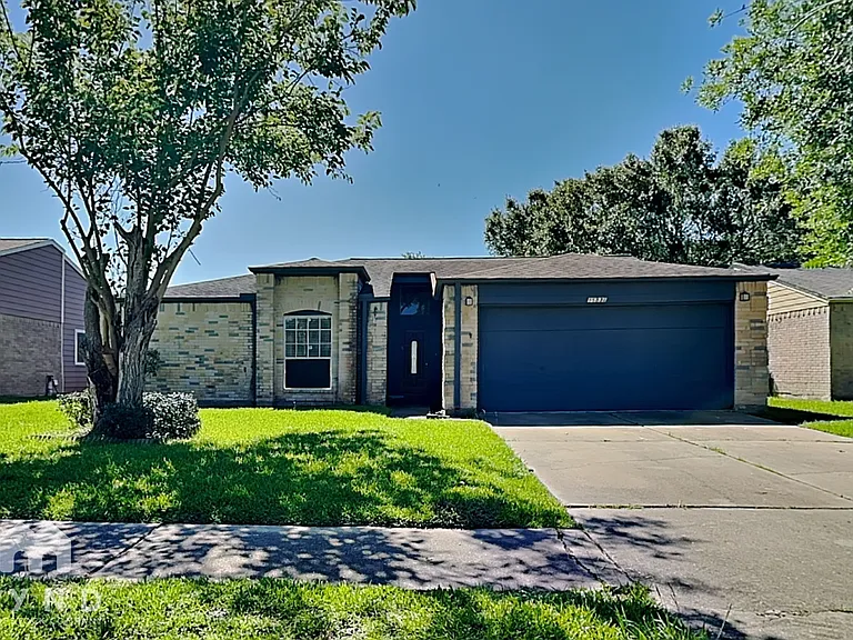 15831 Pryor Dr — Photo 1