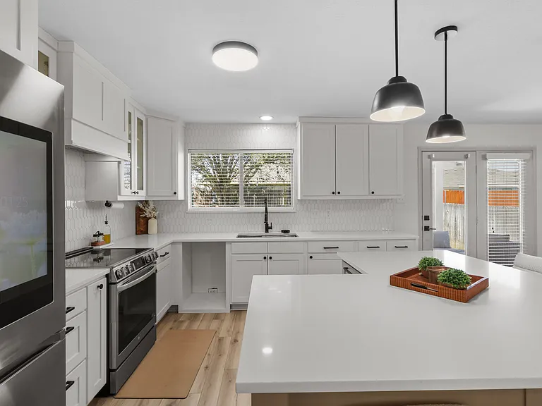 2031 Lake Trail Dr — Photo 8