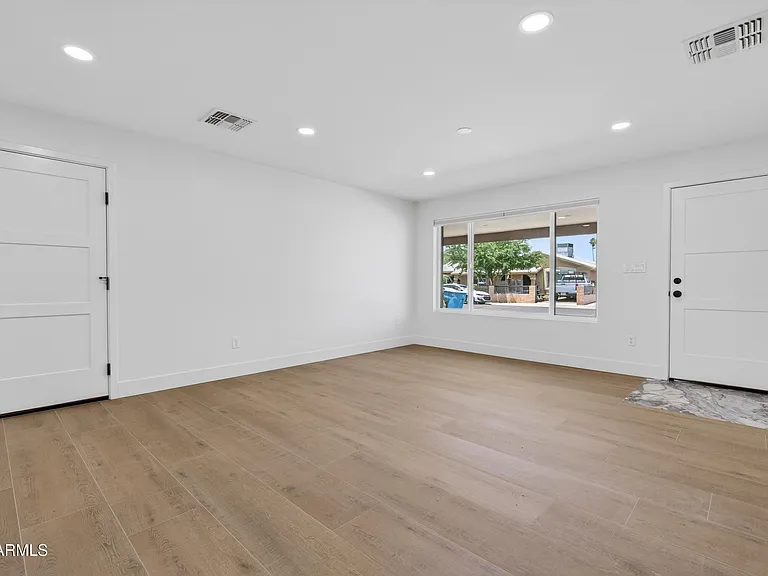 5407 W Holly St — Photo 21