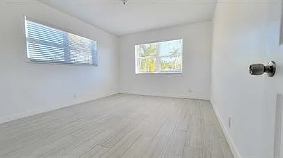 930 North 14th Court — Photo 4