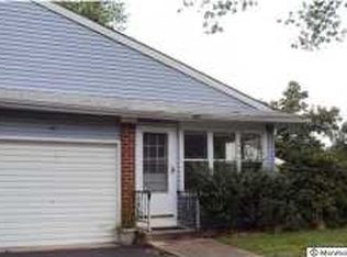 10 Snowberry Ln, Delran, NJ 08075