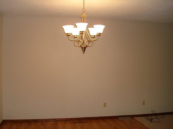 2nd image of 413 Idlewood Ct