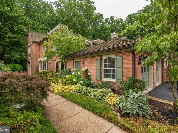 2693 N Marcey Rd, Arlington, VA 22207