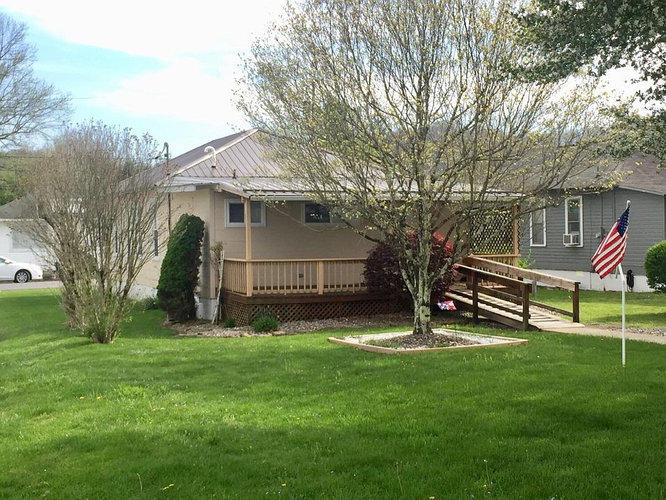 415 Oak St, Summersville, WV 26651 Zillow