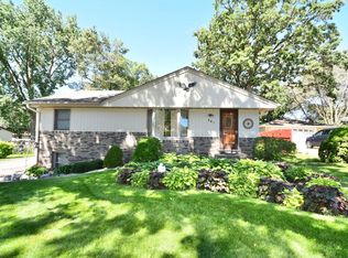 261 Galaxy Dr, Circle Pines, MN 55014