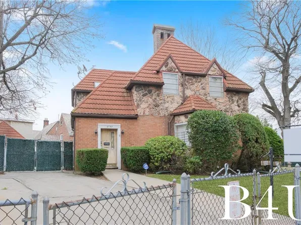 6739 108th St, Forest Hills, NY 11375