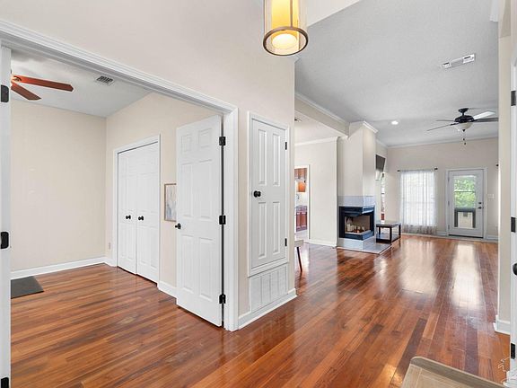 4th image of 4000 Longwood Cir
