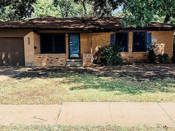 3rd image of 807 Blanton Dr