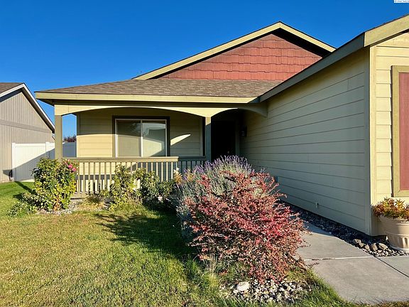 2nd image of 1548 Larkspur Dr
