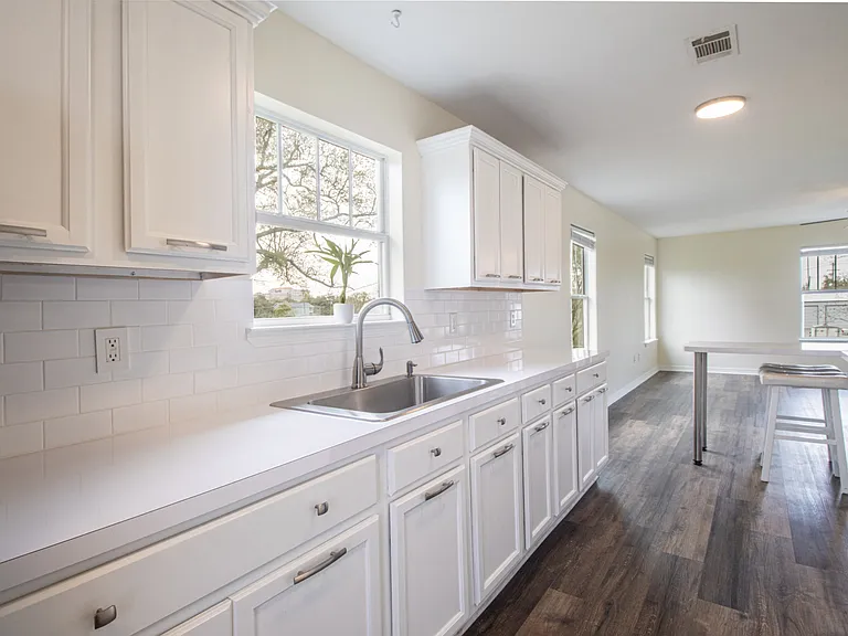 420 Richmond Dr — Photo 5