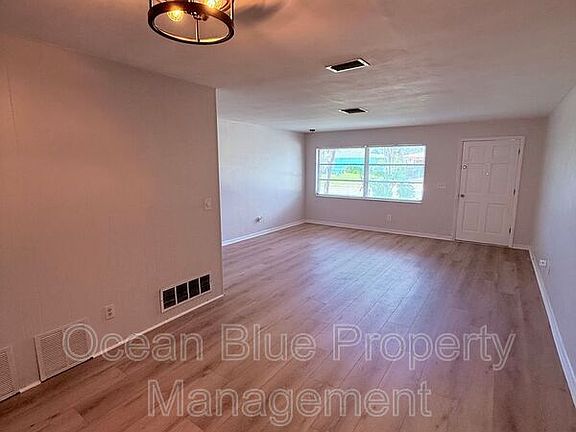 3rd image of 13822 Brewster Dr