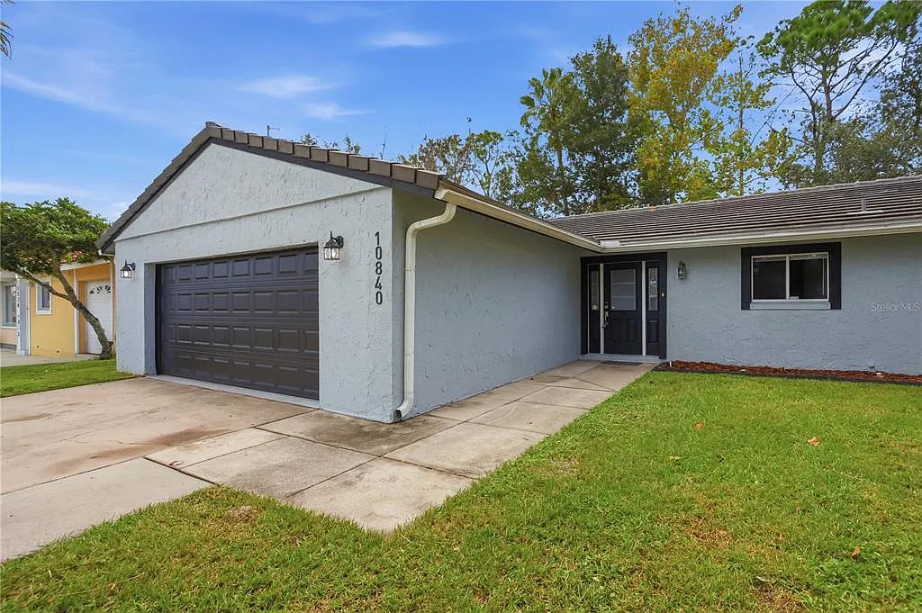 3 bed, 2.0 bath, 1976 sqft, $2,800 — Photo 3