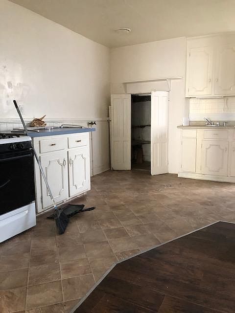 2nd image of 323 W North St