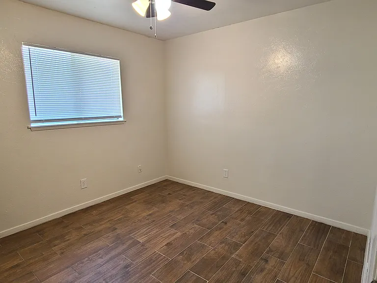 6705 Greenfield Dr — Photo 19