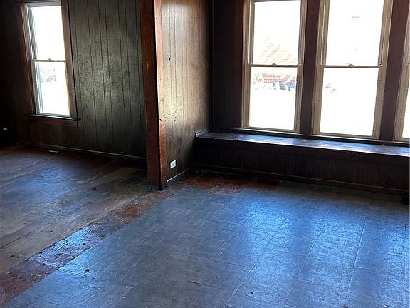 3rd image of 724 Union Rd