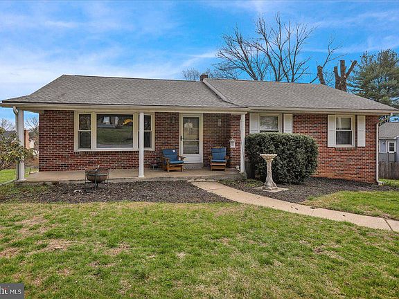 4th image of 227 W Neversink Rd