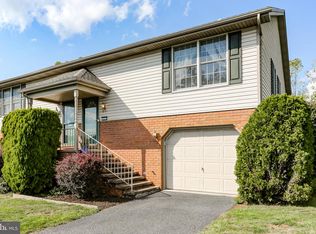 950 Woodridge Dr, Middletown, PA 17057