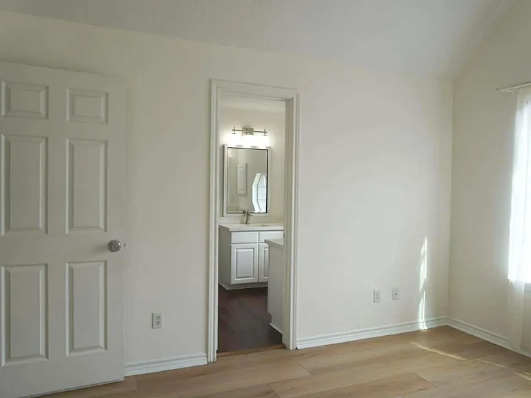 7916 Comal St — Photo 18