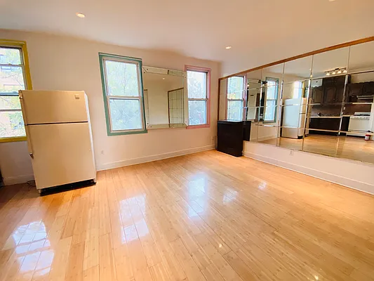 Rented by Nooklyn NYC LLC | media 13