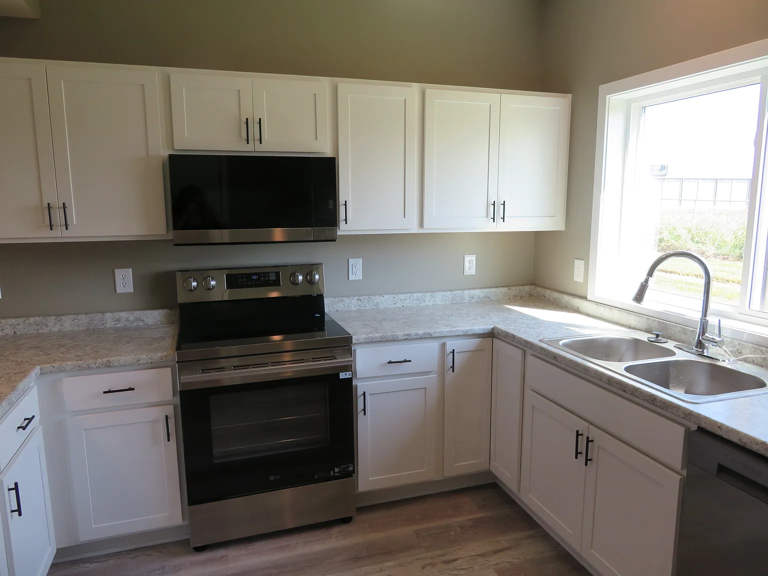 2 bed, 1151 sqft, $1,850 — Photo 3