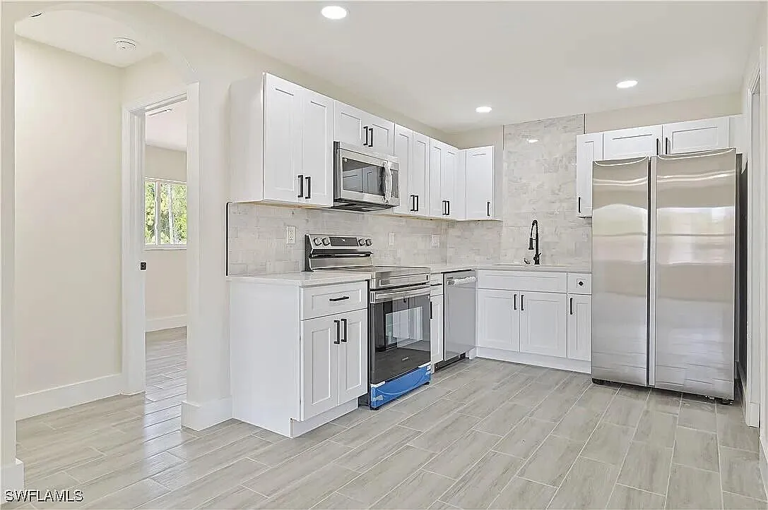 3 bed, 2.0 bath, 2050 sqft, $1,800 — Photo 4