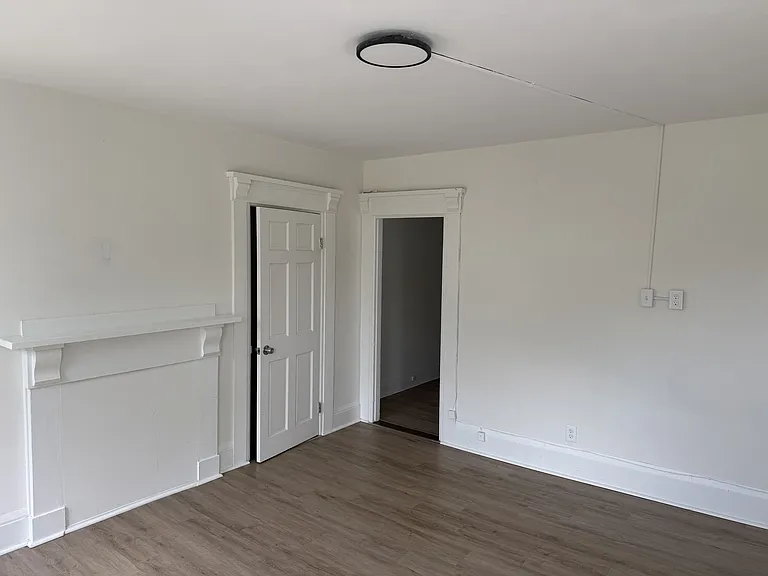 3 Berwick Rd #4 — Photo 2