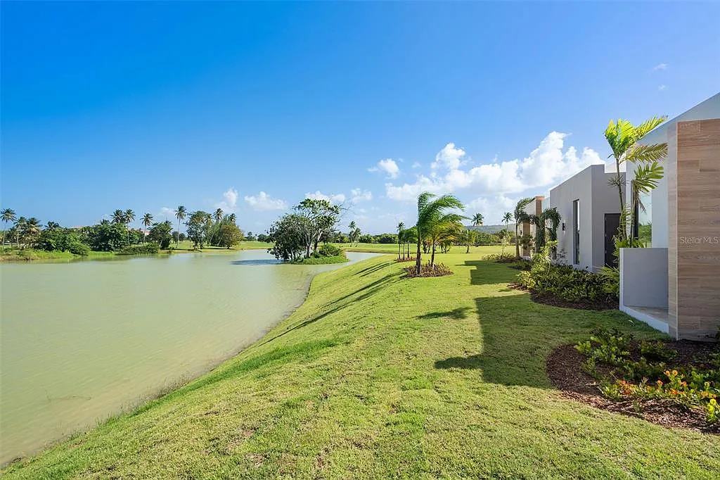 4 bed, 4.5 bath, 4367 sqft, $39,995 — Photo 3