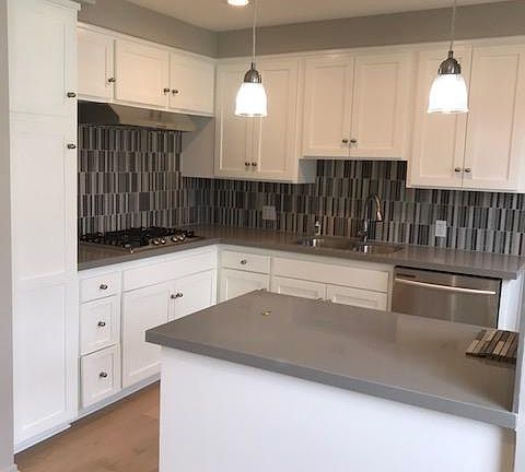 5th image of 601 California Ave APT 306