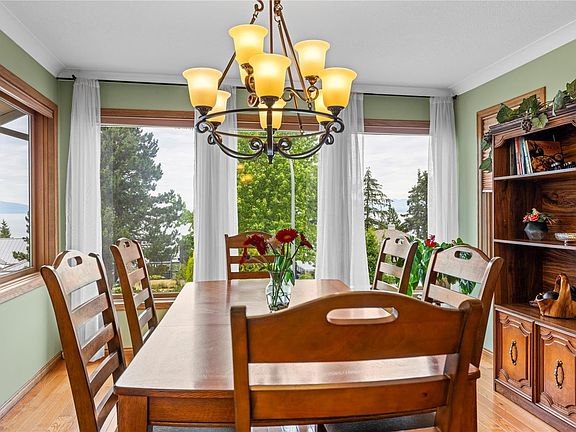 3rd image of 5213 Fillinger Cres