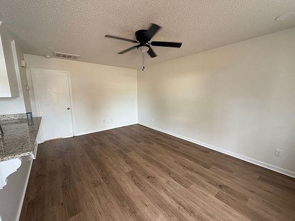 3rd image of 2149 Glendale Dr SW