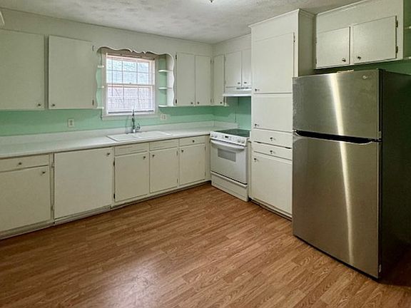 2nd image of 1220 E Main St