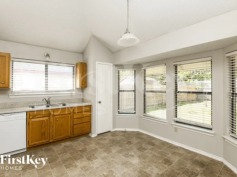 4742 Cornflower Dr — Photo 6