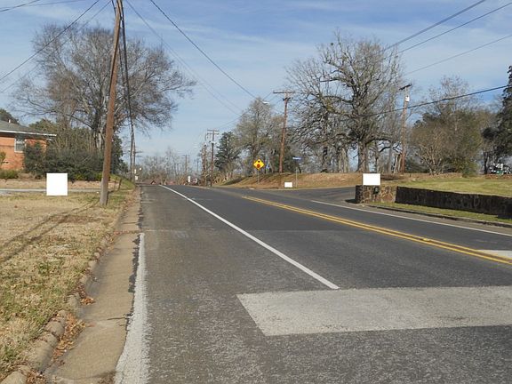 4th image of 1102 Jacksonville Dr