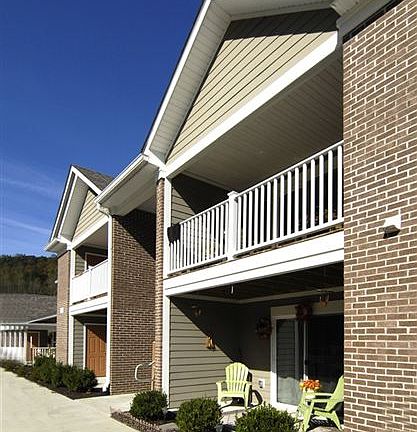 3rd image of 250 Town Br