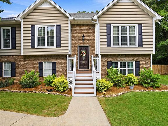 3rd image of 132 Deer Run Dr