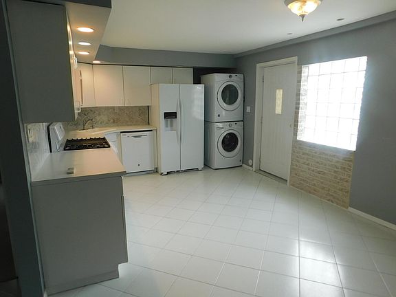 3rd image of 126 Denker Pl
