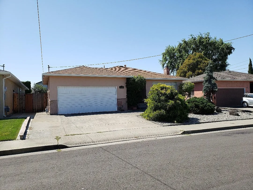 3335 Lenard Dr photo 1