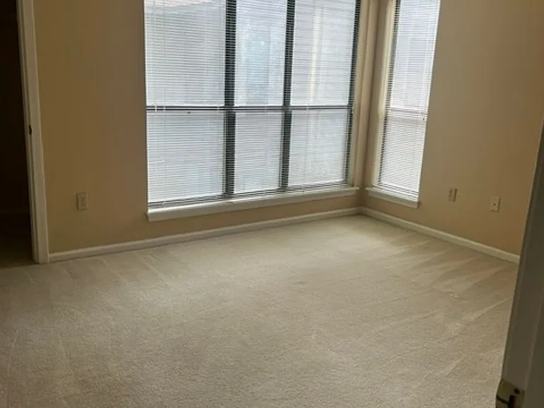 906 Indian Wells Ct — Photo 9
