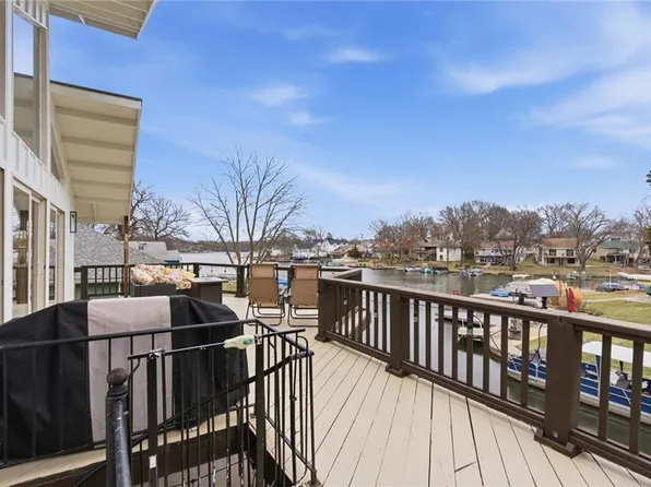 33 Anchor Dr, Lake Tapawingo, MO 64015