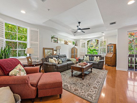 4th image of 2502 Gardens Parkway