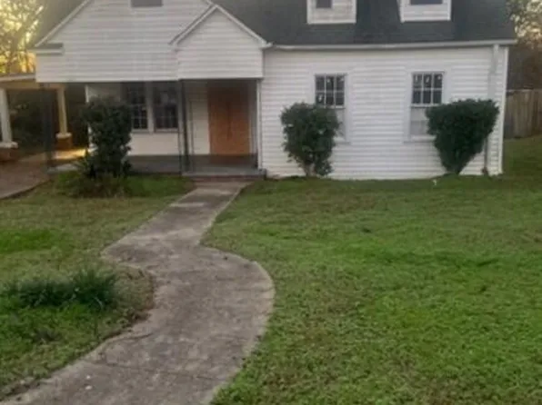 305 N Pearl St, Carthage, MS 39051